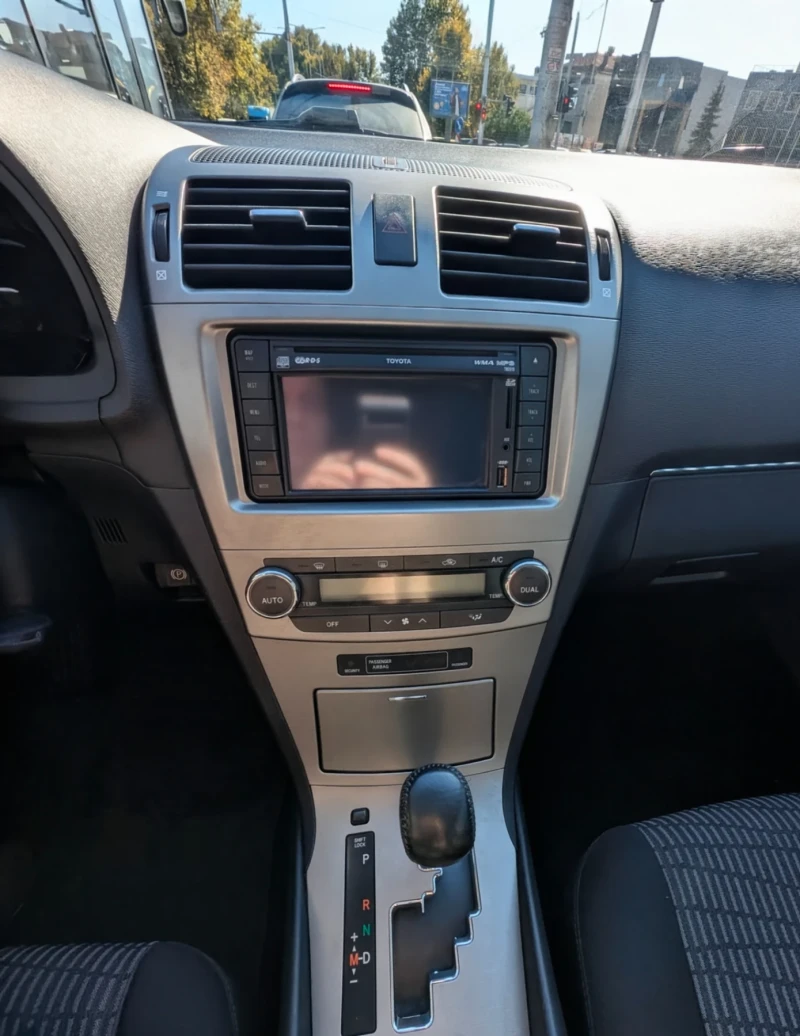 Toyota Avensis 2.2 D-4D Executive Комби, снимка 10 - Автомобили и джипове - 52531063