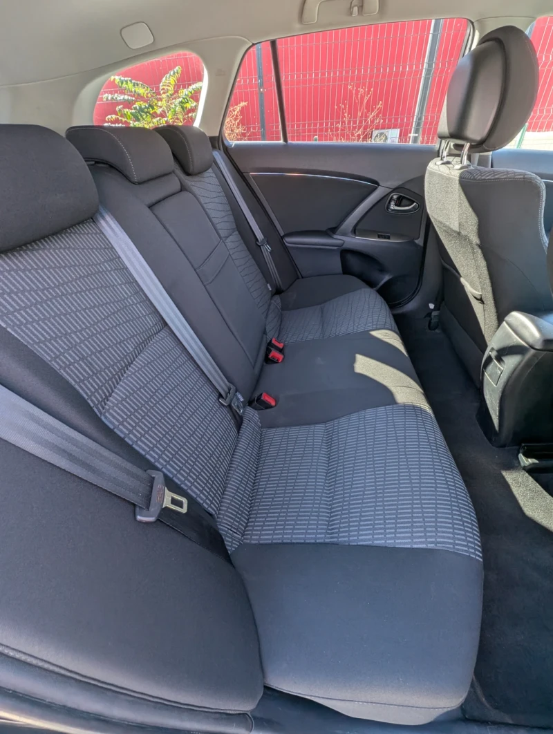 Toyota Avensis 2.2 D-4D Executive Комби, снимка 13 - Автомобили и джипове - 52531063