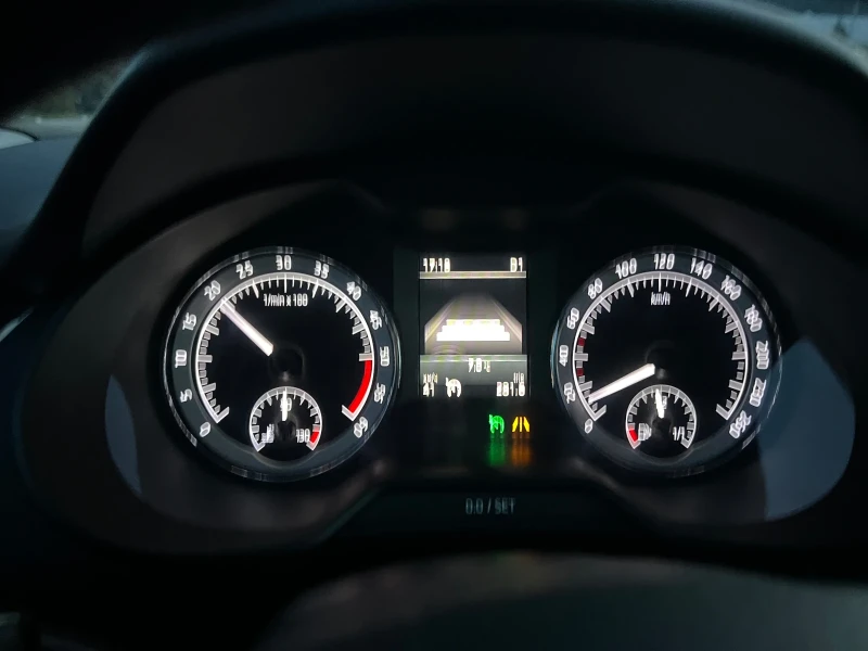 Skoda Octavia 2.0 150 автомат лед, снимка 10 - Автомобили и джипове - 52666262