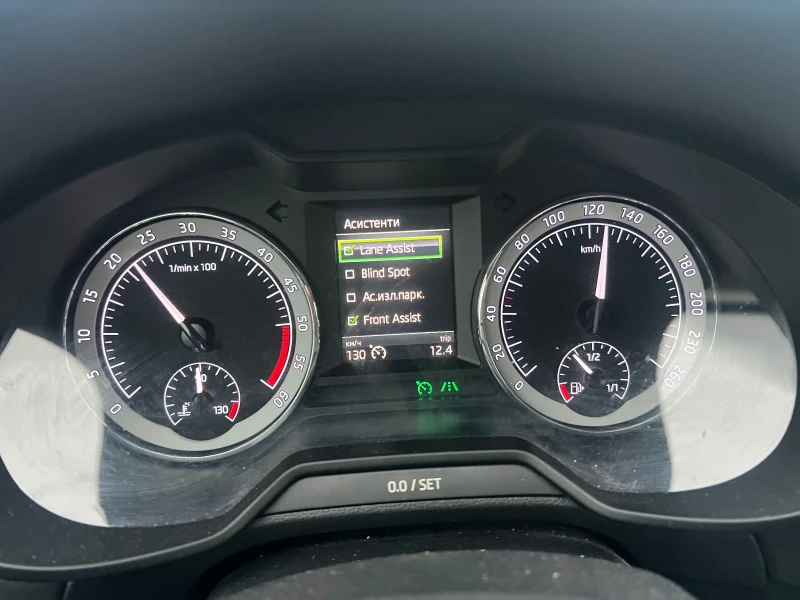 Skoda Octavia 2.0 150 автомат лед, снимка 12 - Автомобили и джипове - 52666262