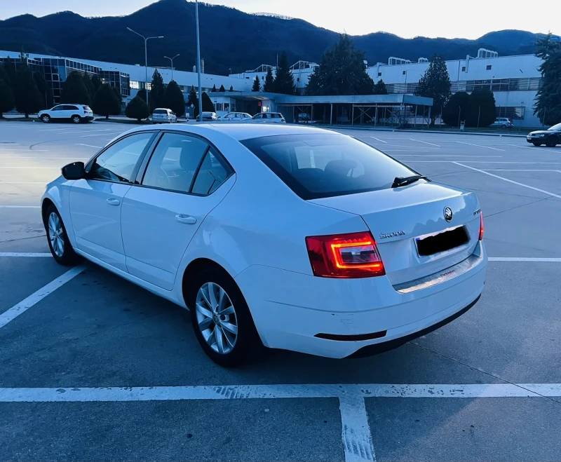 Skoda Octavia 2.0 150 автомат лед, снимка 5 - Автомобили и джипове - 52666262