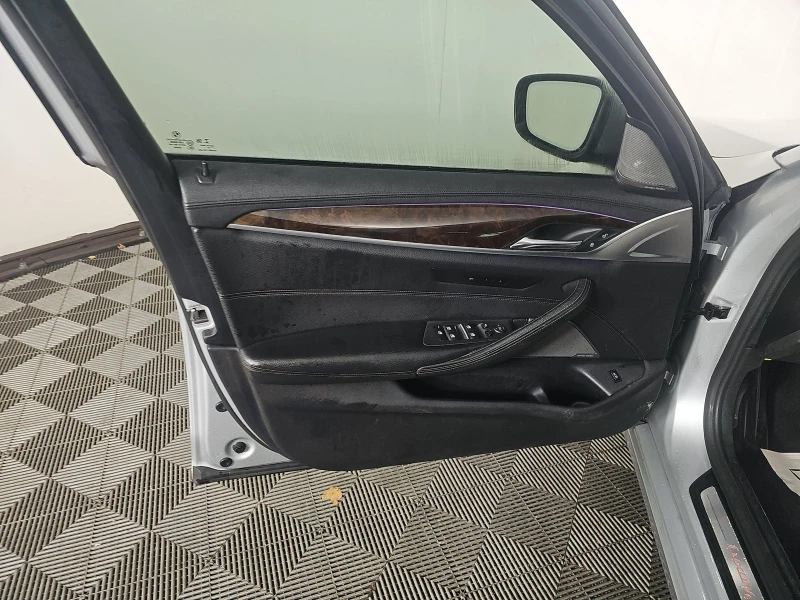 BMW 540 2017 BMW 5 Series Sedan 540i xDrive LUXURY LINE, снимка 8 - Автомобили и джипове - 53002722