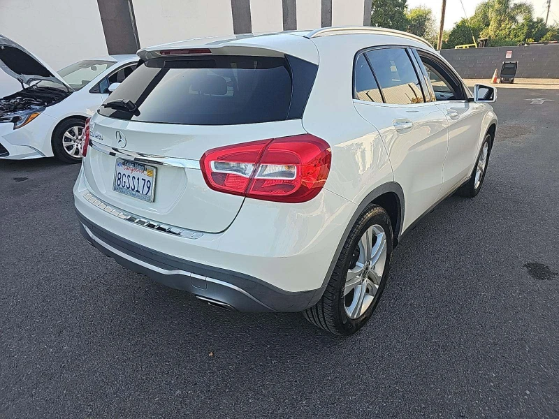 Mercedes-Benz CLA 250, снимка 3 - Автомобили и джипове - 53345399