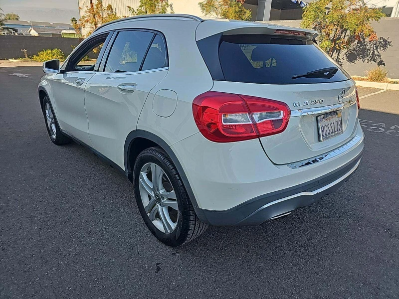 Mercedes-Benz CLA 250, снимка 2 - Автомобили и джипове - 53345399