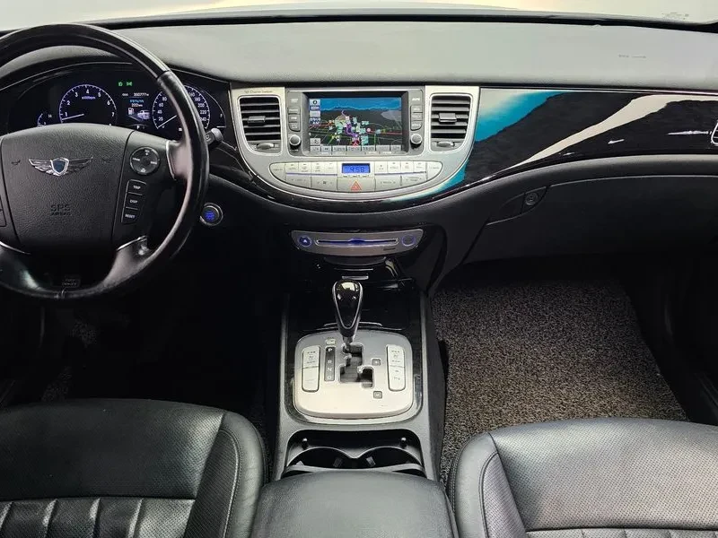 Hyundai Genesis 3.3, снимка 7 - Автомобили и джипове - 54615927