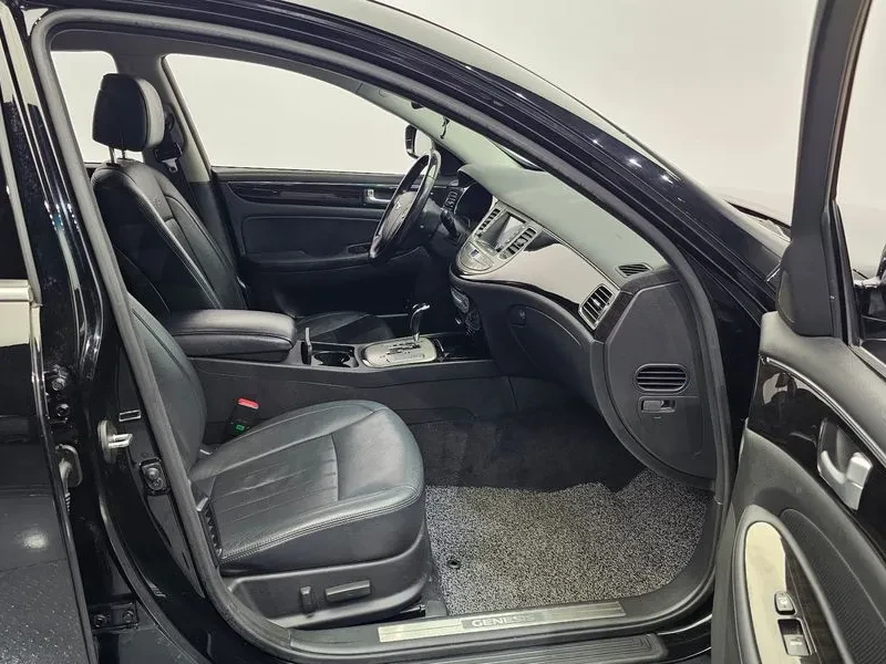 Hyundai Genesis 3.3, снимка 11 - Автомобили и джипове - 54615927