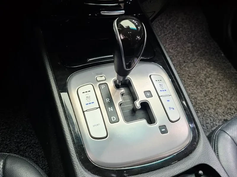 Hyundai Genesis 3.3, снимка 9 - Автомобили и джипове - 54615927