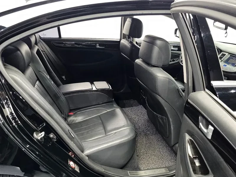 Hyundai Genesis 3.3, снимка 12 - Автомобили и джипове - 54615927