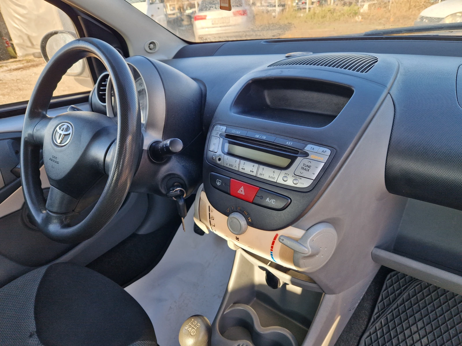 Toyota Aygo 1, 0i | Mobile.bg — изображение 15