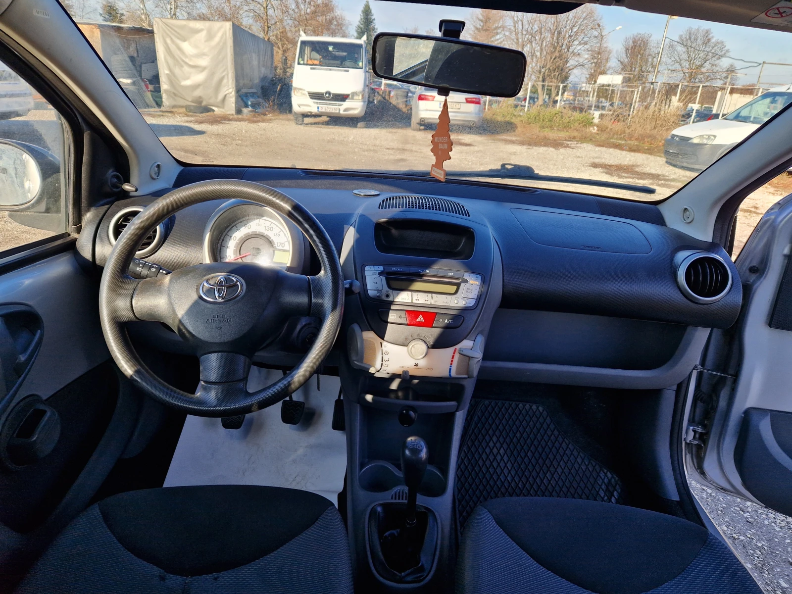 Toyota Aygo 1, 0i | Mobile.bg — изображение 12