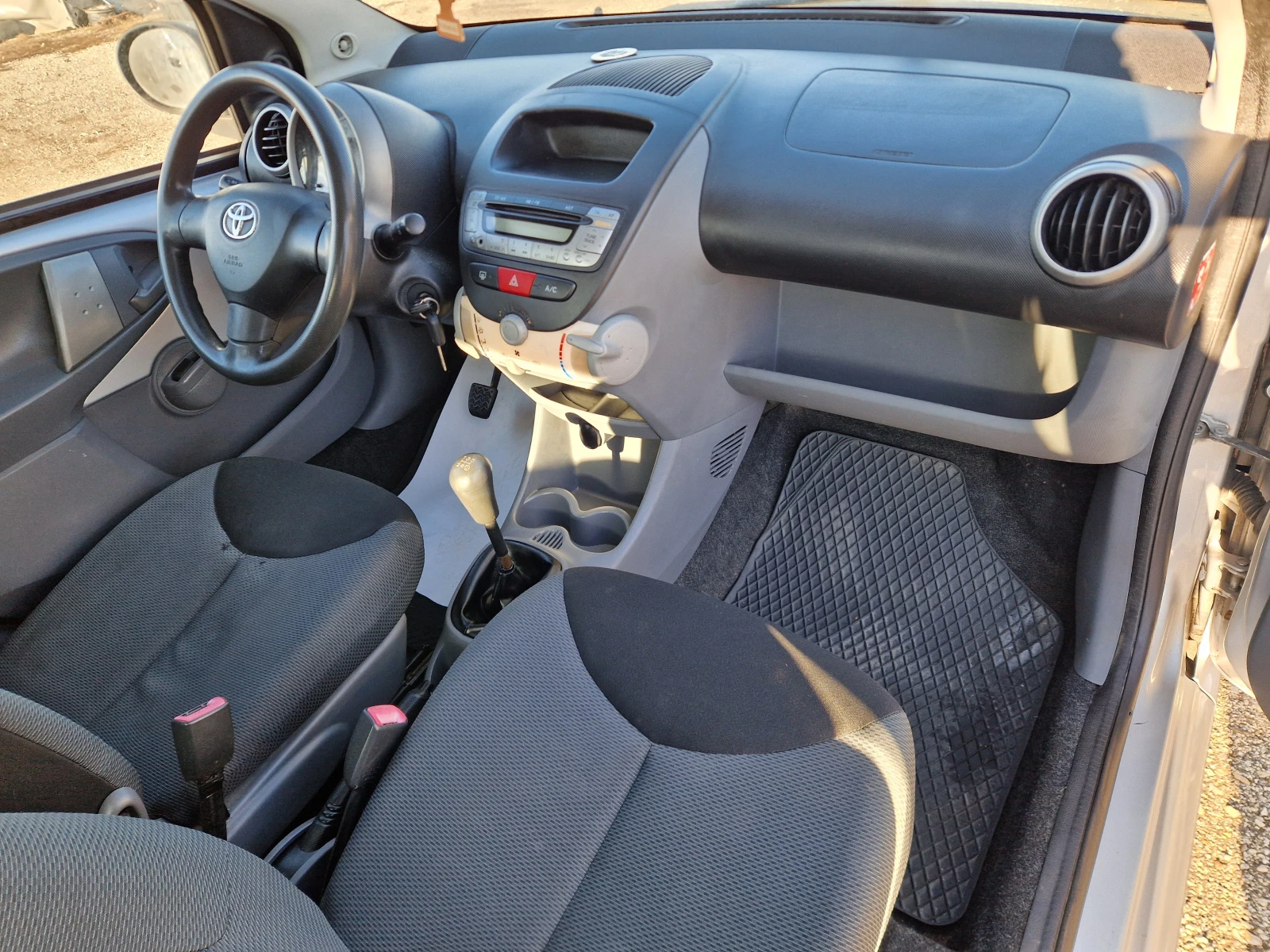 Toyota Aygo 1, 0i | Mobile.bg — изображение 14