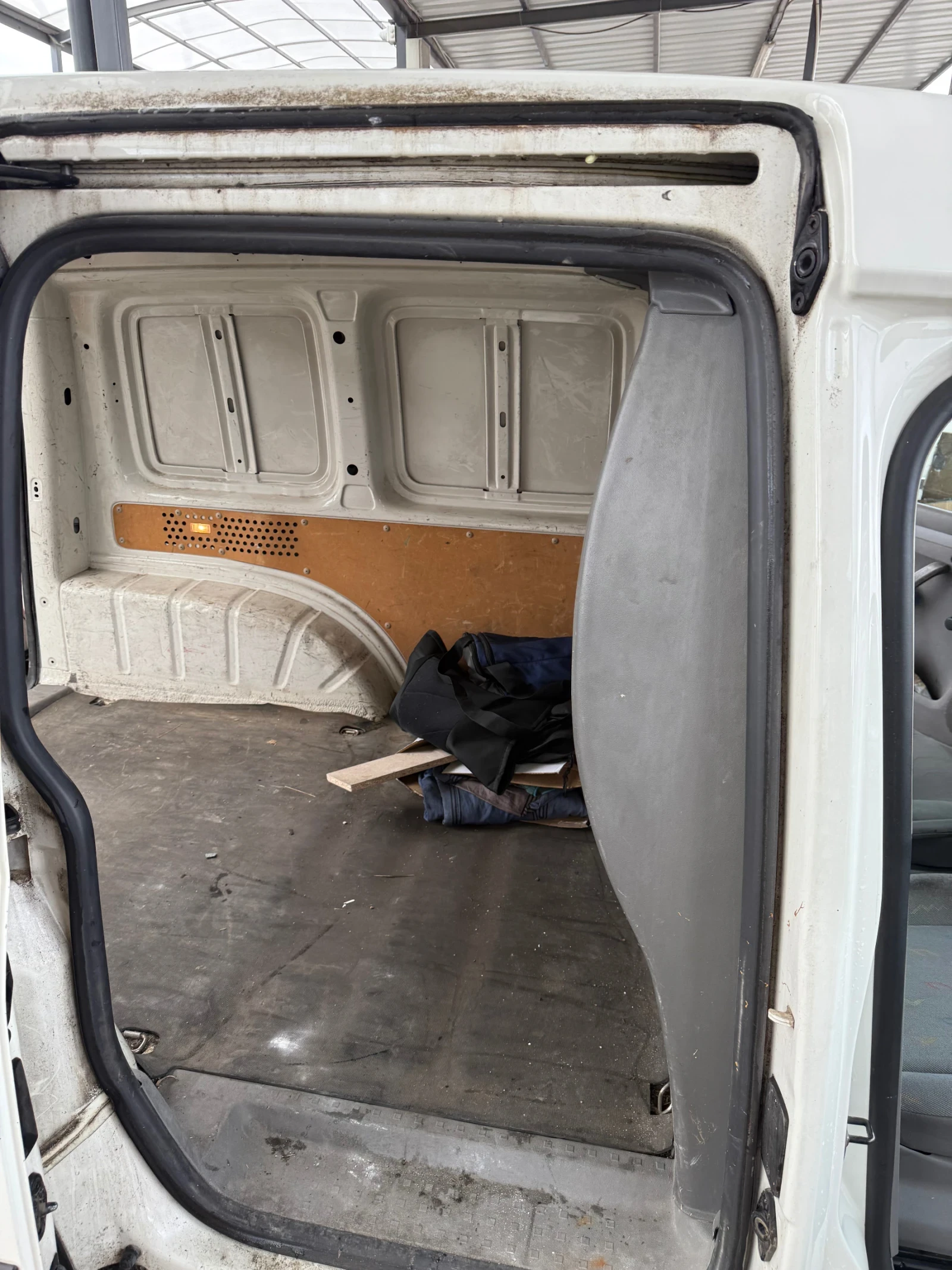 VW Caddy 2.0 SDI | Mobile.bg   11