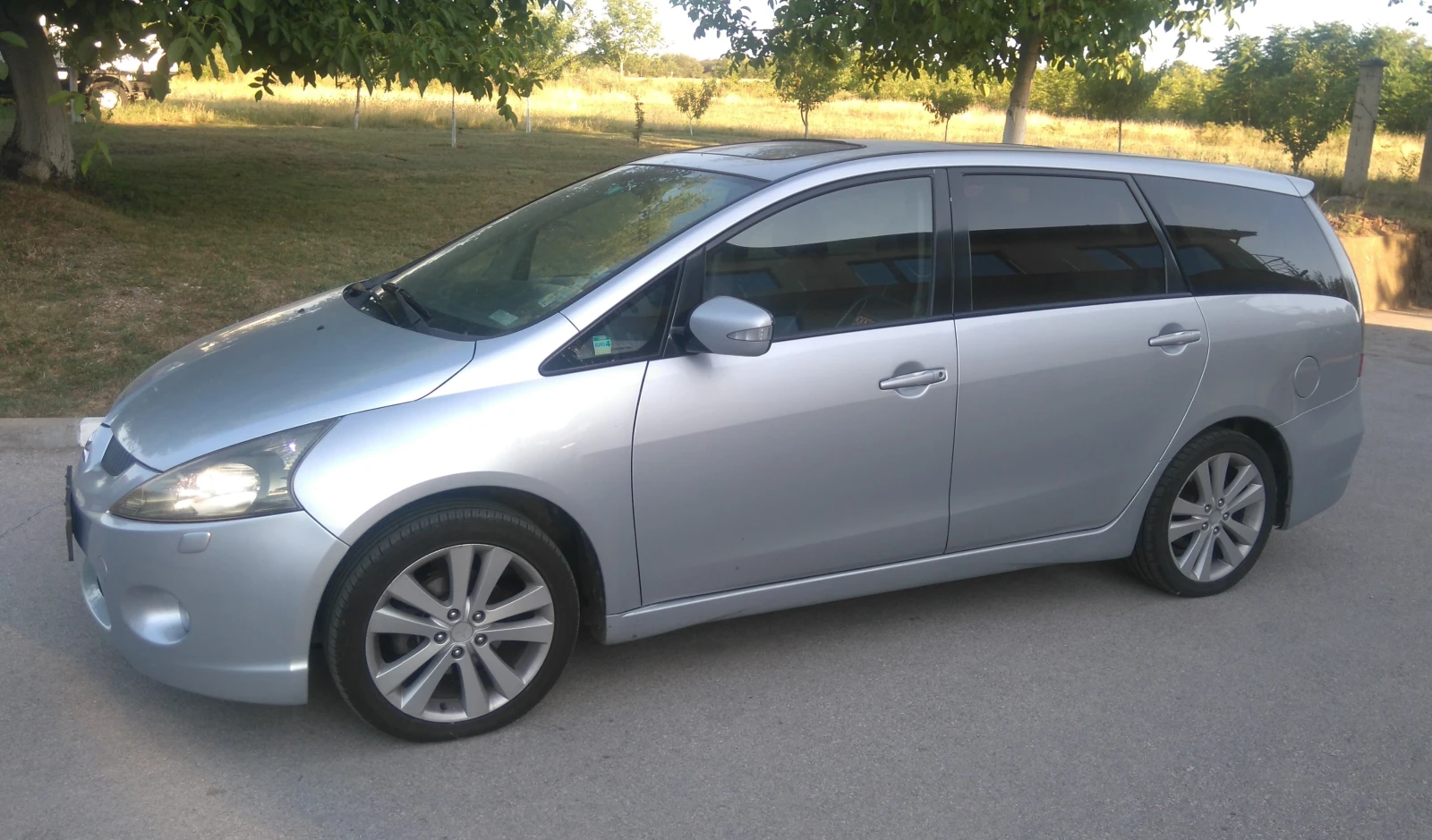 Mitsubishi Grandis 136к.с | 2.0d | неразличима от нова, без ръжда     - изображение 2