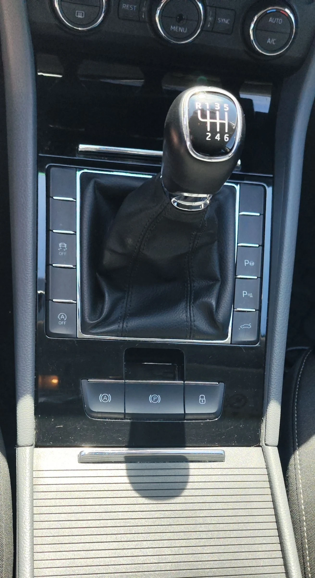 Skoda Superb 2.0 дизел 190 к.с. N1 - изображение 10