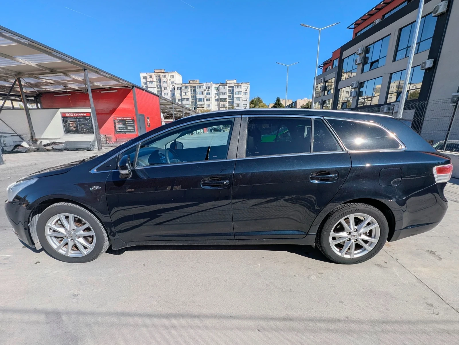 Toyota Avensis 2.2 D-4D Executive Комби - изображение 8