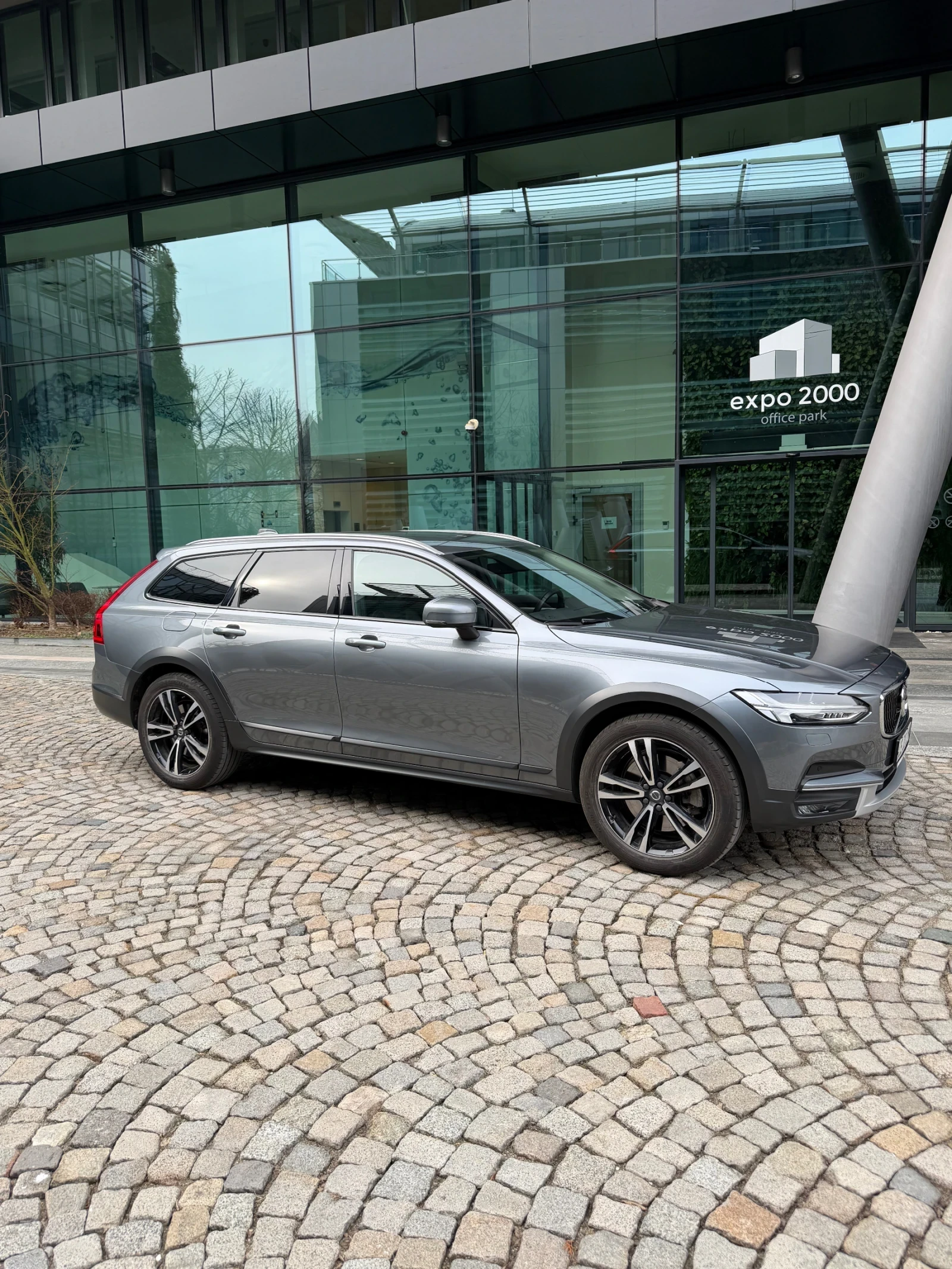 Volvo V90 Cross Country, снимка 4 - Автомобили и джипове - 53723553