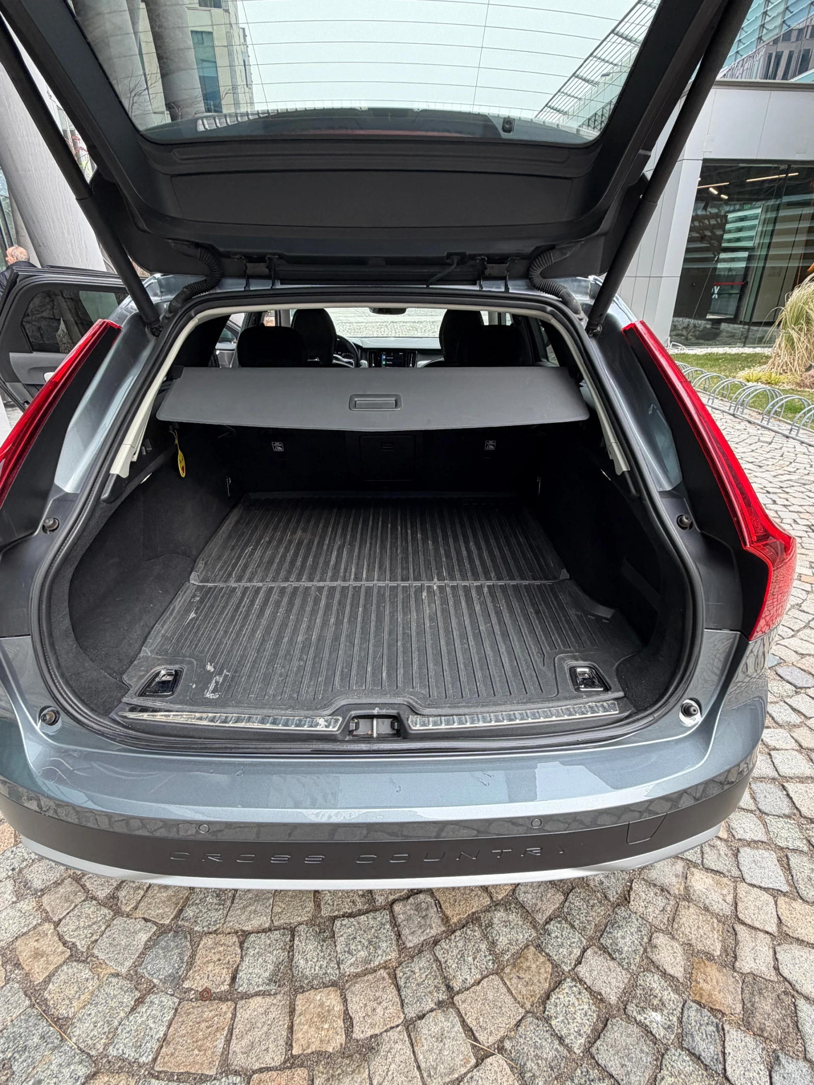 Volvo V90 Cross Country, снимка 10 - Автомобили и джипове - 53723553