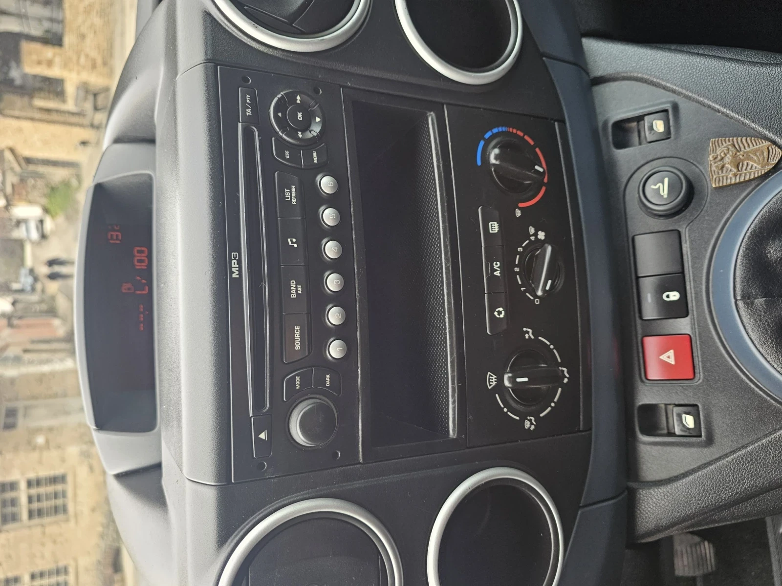 Citroen Berlingo 1.6 HDi, снимка 8 - Автомобили и джипове - 53904425