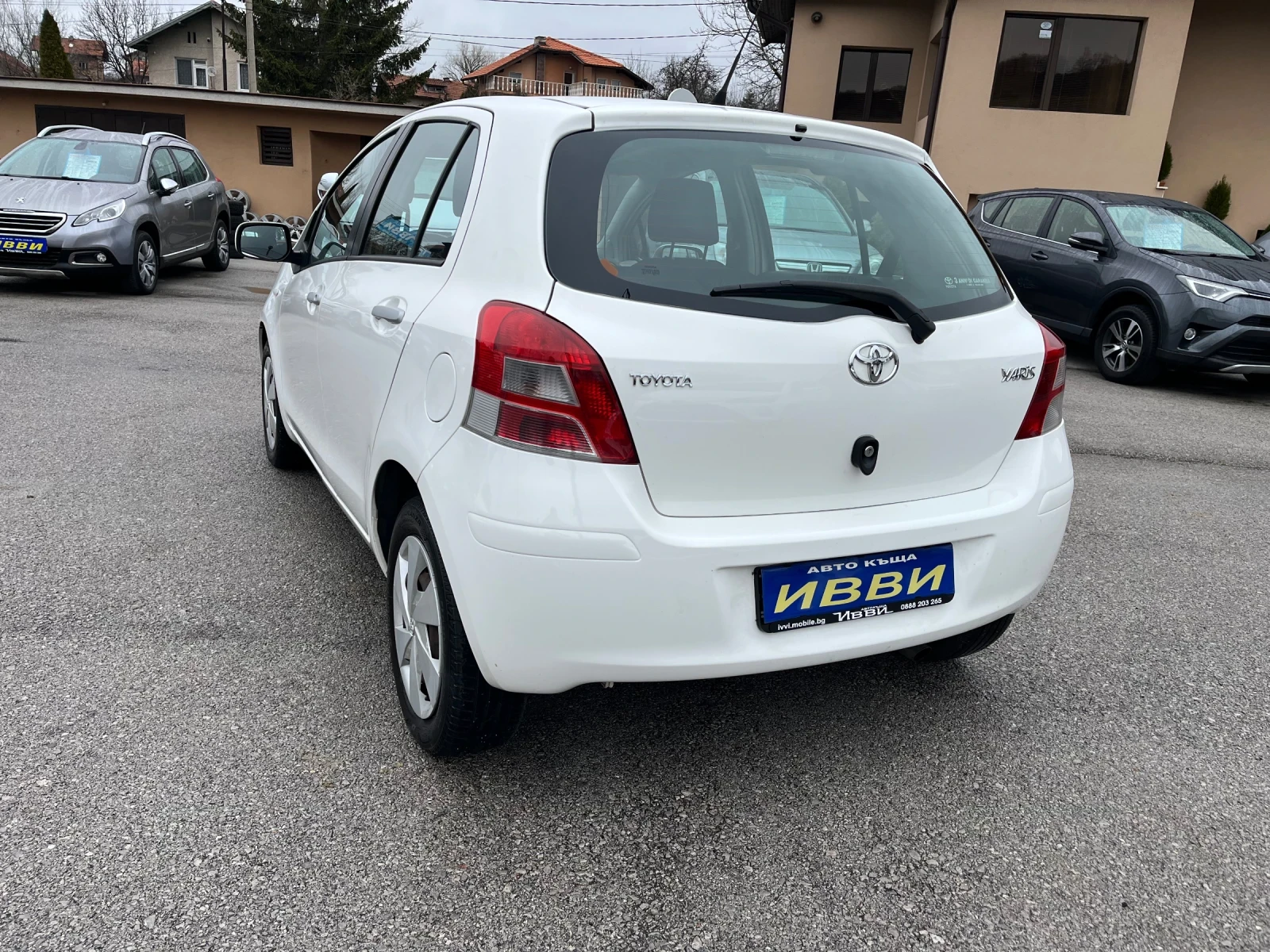Toyota Yaris 1.3 VVT- I  Facelift, снимка 3 - Автомобили и джипове - 54026858