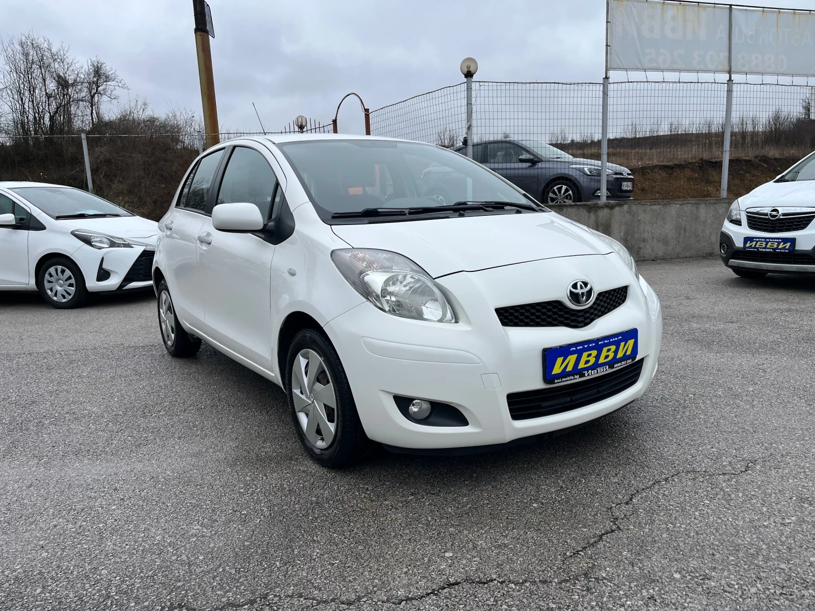 Toyota Yaris 1.3 VVT- I  Facelift, снимка 13 - Автомобили и джипове - 54026858