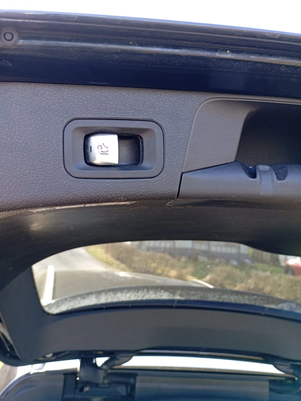 Mercedes-Benz C 300 DE AMG/NIGHT/HUD/BURM, снимка 13 - Автомобили и джипове - 54311657