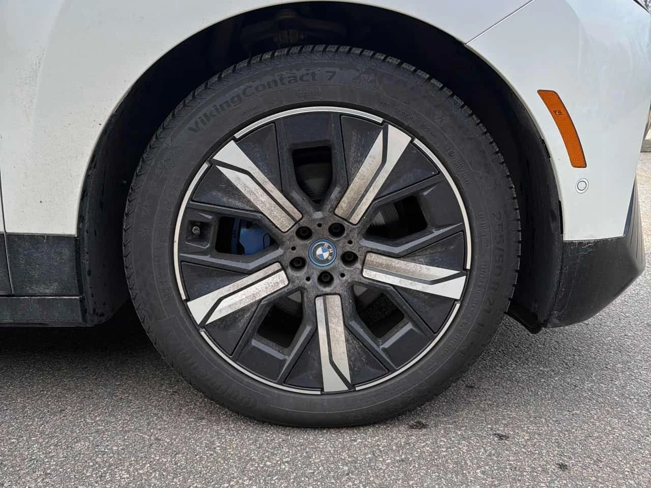 BMW iX xDrive50/ПАНОРАМА/ДИСТРОНИК/360/ПРЕДСТАВИТЕЛСТВО, снимка 6 - Автомобили и джипове - 54417235