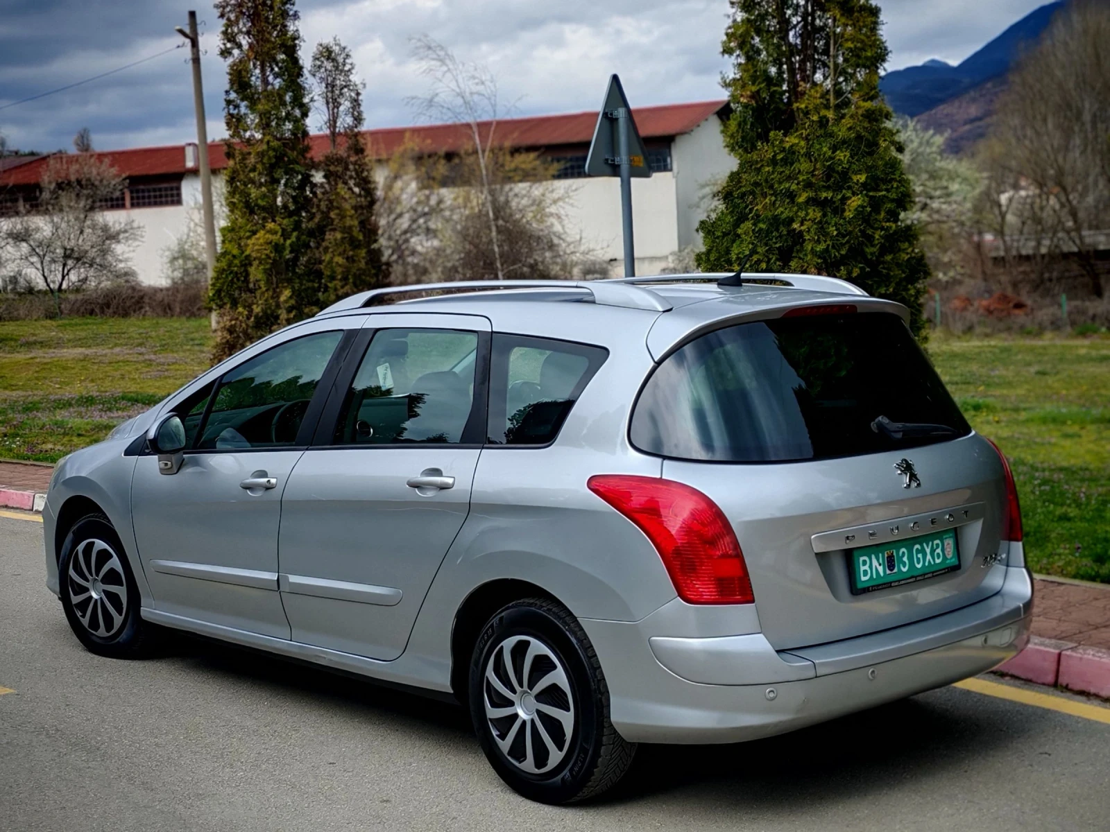 Peugeot 308 1.6HDI(109)* SW* FACELIFT* НОВ ВНОС* , снимка 4 - Автомобили и джипове - 54495147