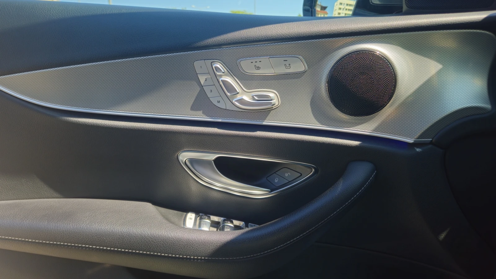 Mercedes-Benz E 220 d, снимка 13 - Автомобили и джипове - 54601539