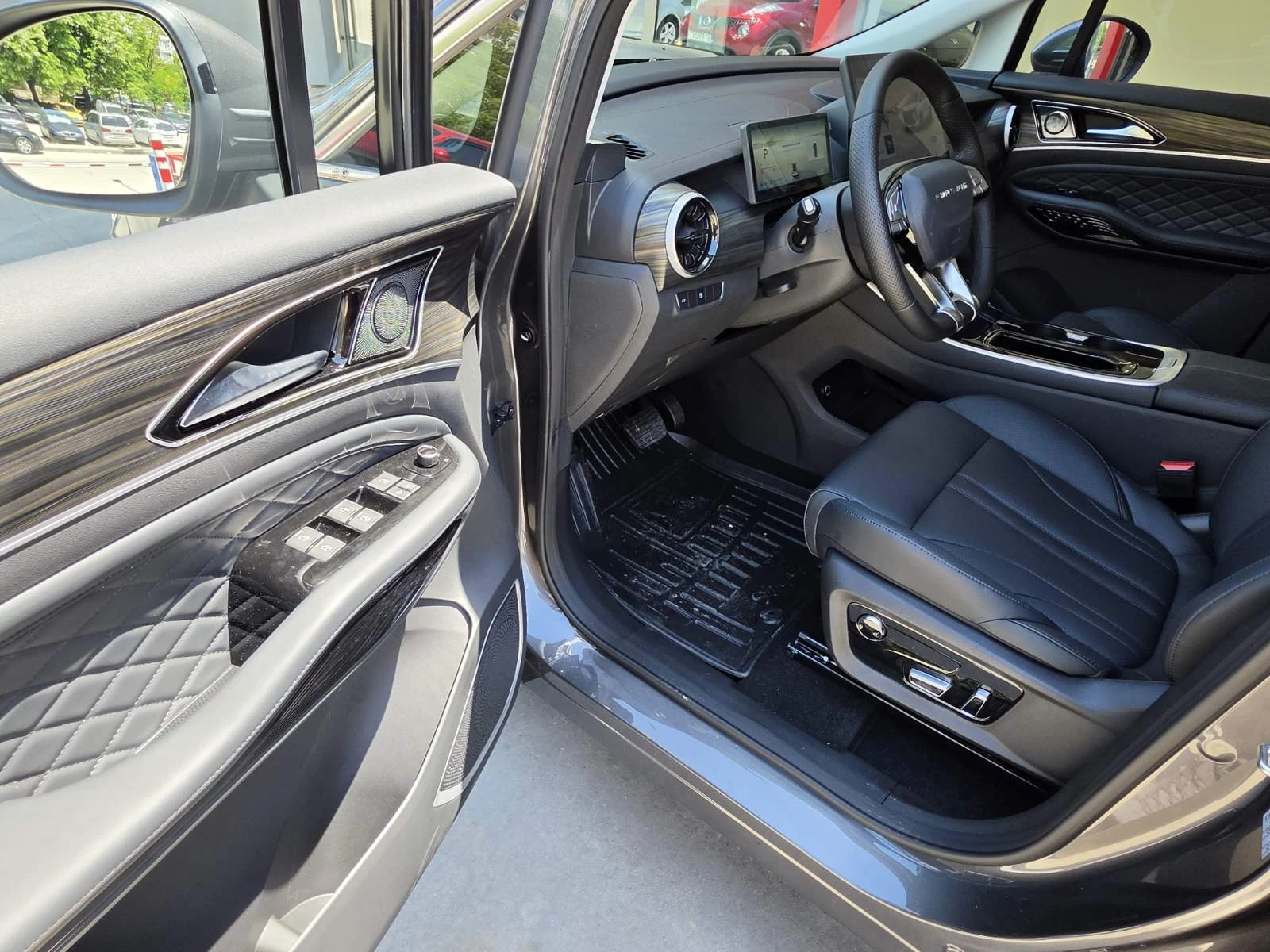 DONGFENG M4-YACHT 1.5t PHEV, снимка 8 - Автомобили и джипове - 54712368