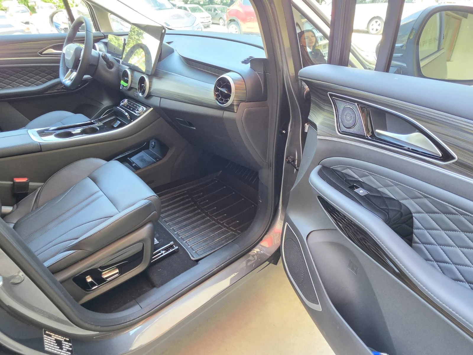 DONGFENG M4-YACHT 1.5t PHEV, снимка 9 - Автомобили и джипове - 54712368