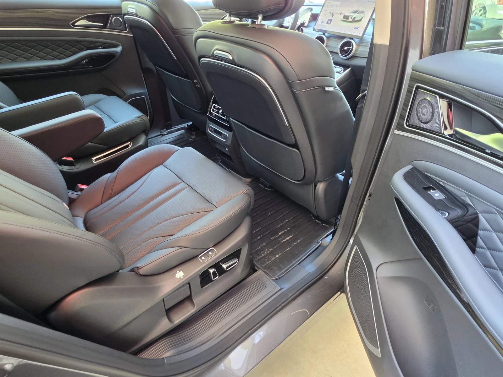 DONGFENG M4-YACHT 1.5t PHEV, снимка 11 - Автомобили и джипове - 54712368