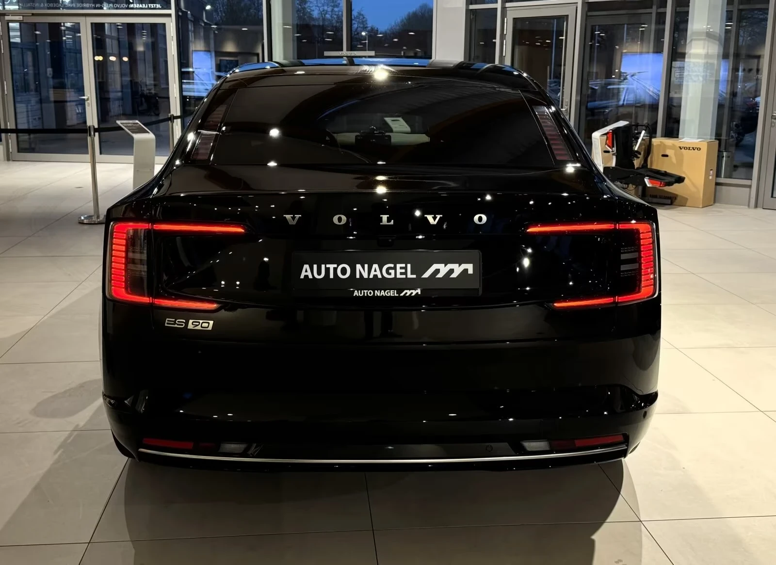 Volvo ES90 RWD ULTRA 92kWh DISTR PANO 360 Matrix Winter Pack+, снимка 6 - Автомобили и джипове - 54821628