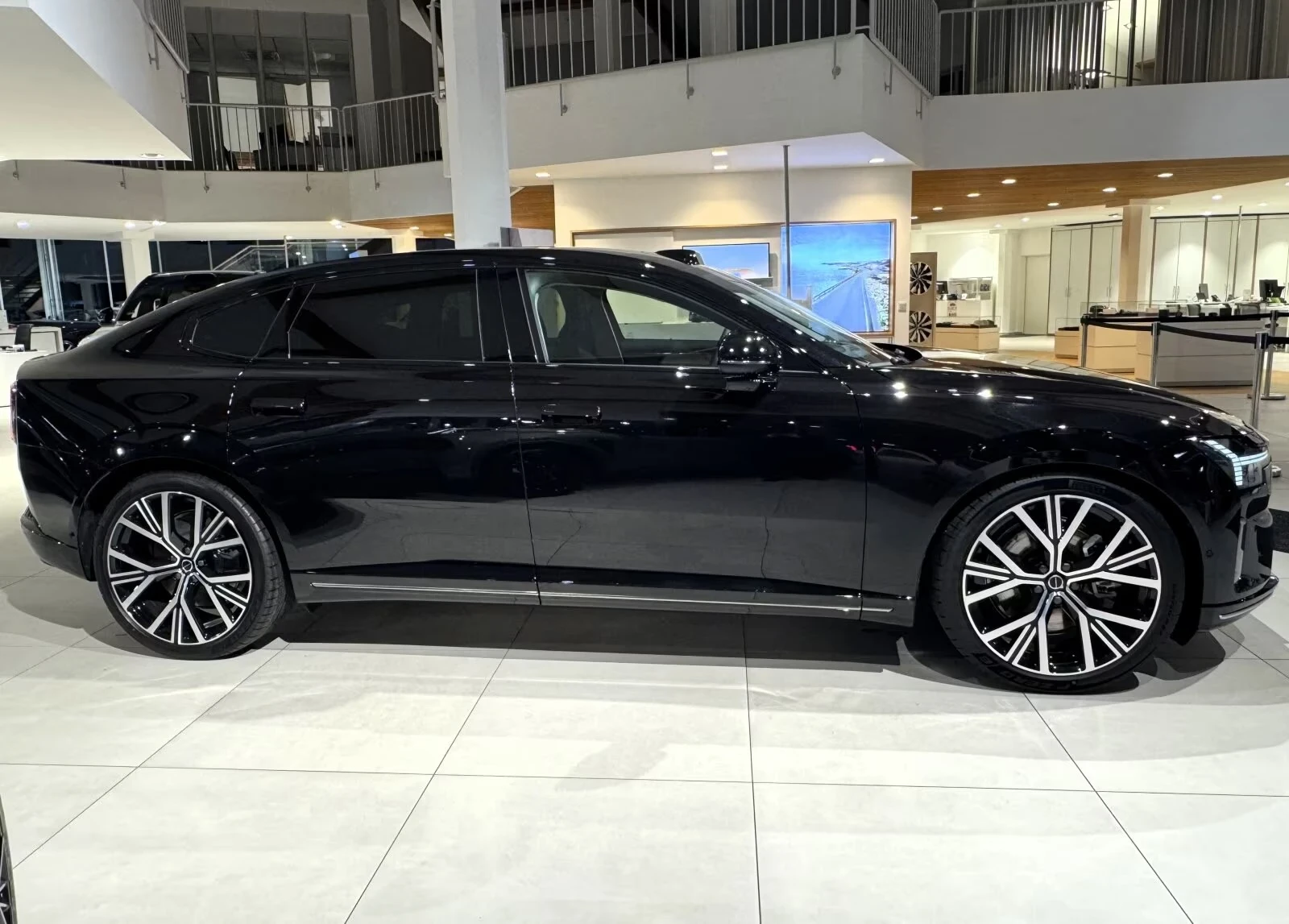 Volvo ES90 RWD ULTRA 92kWh DISTR PANO 360 Matrix Winter Pack+, снимка 5 - Автомобили и джипове - 54821628