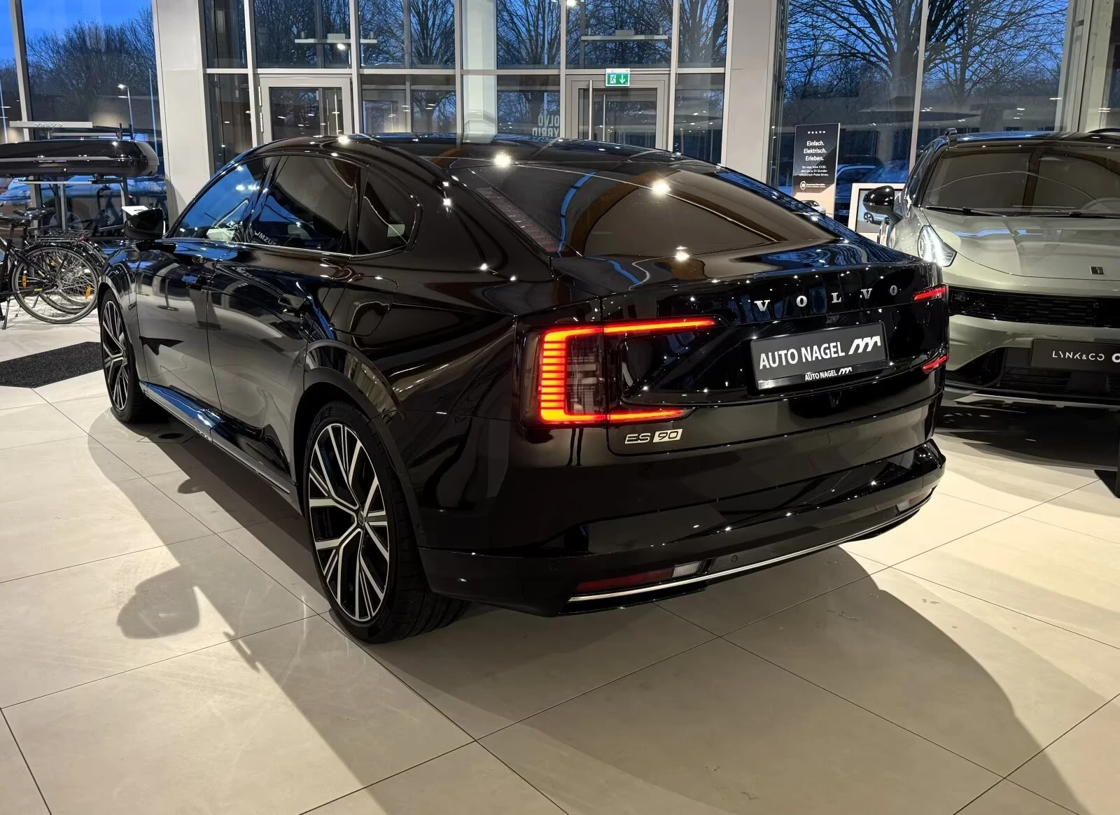 Volvo ES90 RWD ULTRA 92kWh DISTR PANO 360 Matrix Winter Pack+, снимка 7 - Автомобили и джипове - 54821628