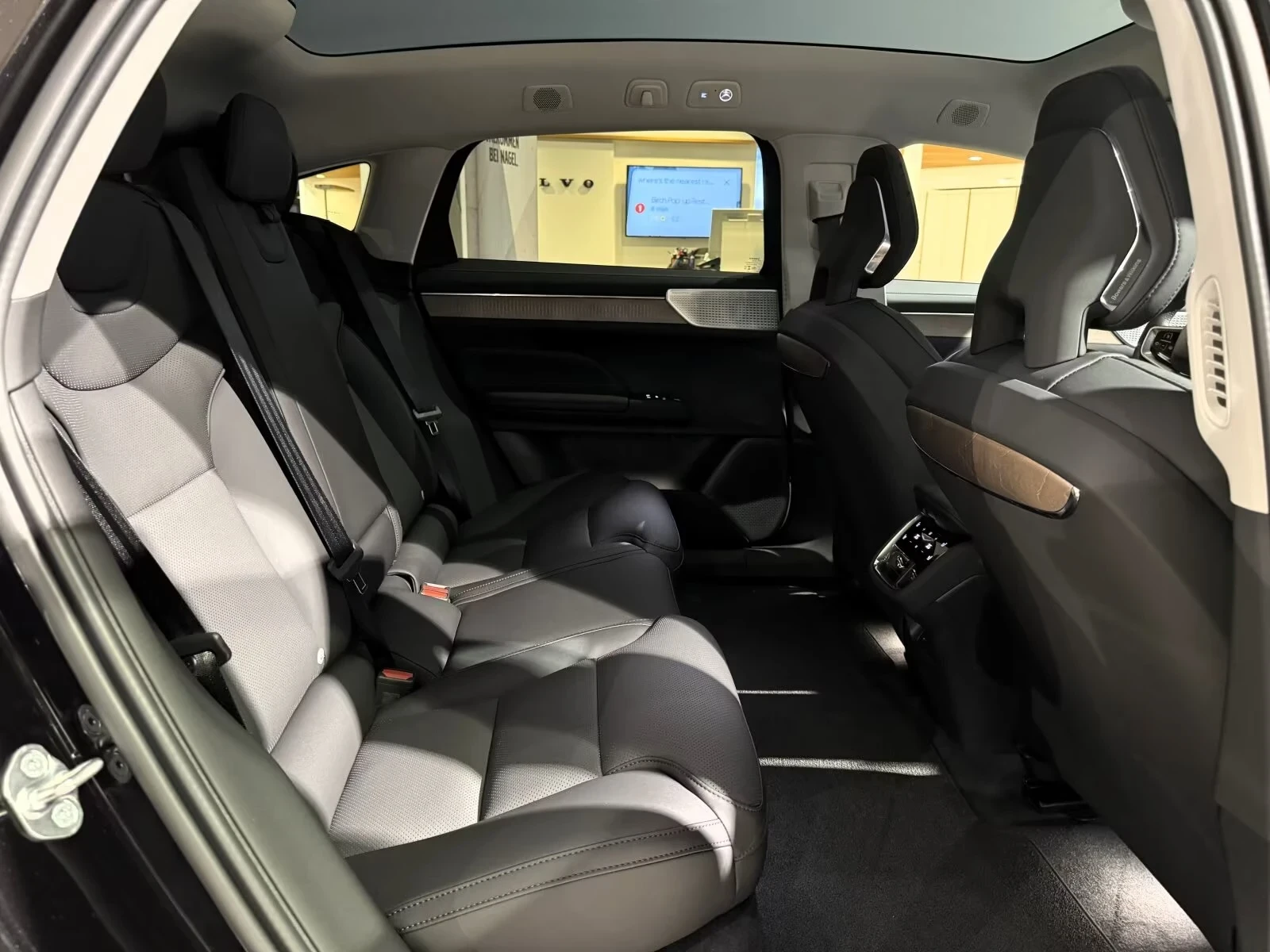 Volvo ES90 RWD ULTRA 92kWh DISTR PANO 360 Matrix Winter Pack+, снимка 15 - Автомобили и джипове - 54821628