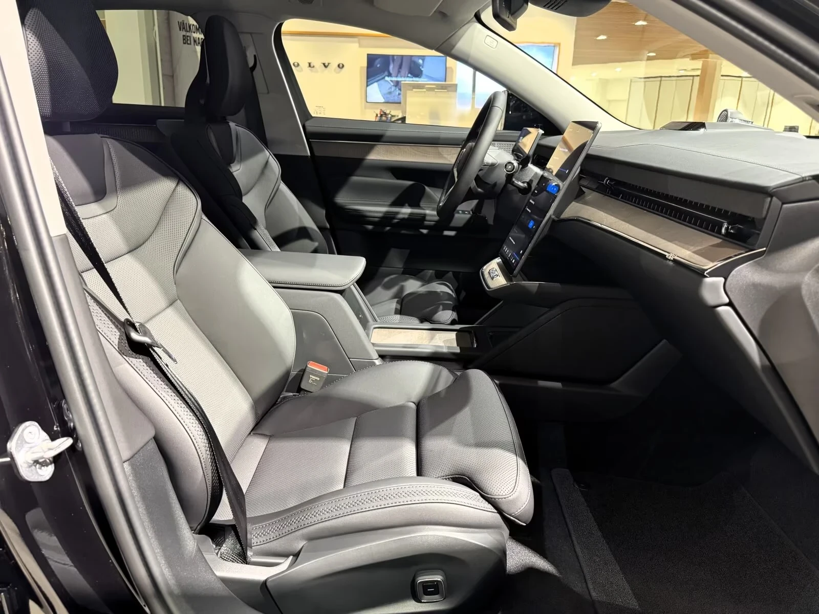 Volvo ES90 RWD ULTRA 92kWh DISTR PANO 360 Matrix Winter Pack+, снимка 8 - Автомобили и джипове - 54821628