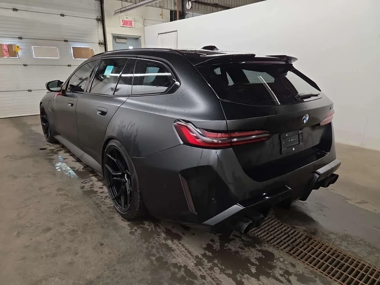 BMW M5 * TOURING * CARFAX * ЧЕРЕН МАТ * , снимка 4 - Автомобили и джипове - 55389529
