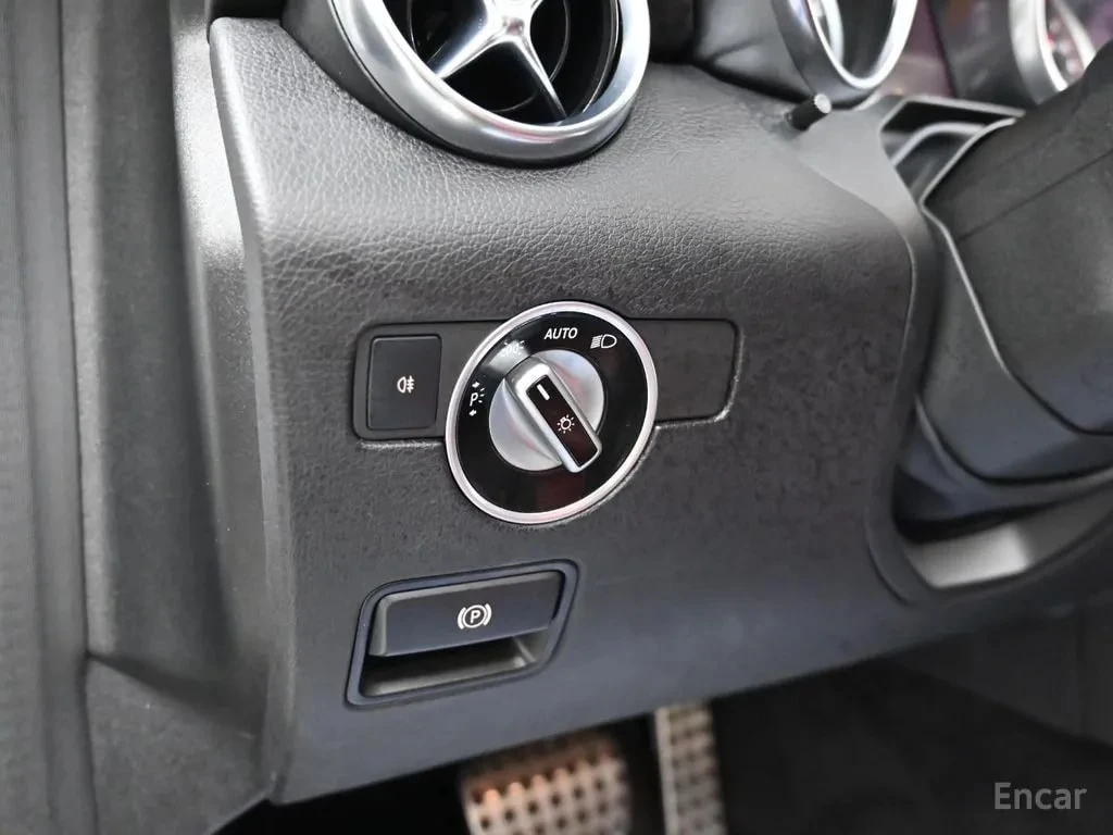 Mercedes-Benz SLC АМГ ПАКЕТ* SLC200 * ФИНАНСИРАНЕ, снимка 11 - Автомобили и джипове - 56130740