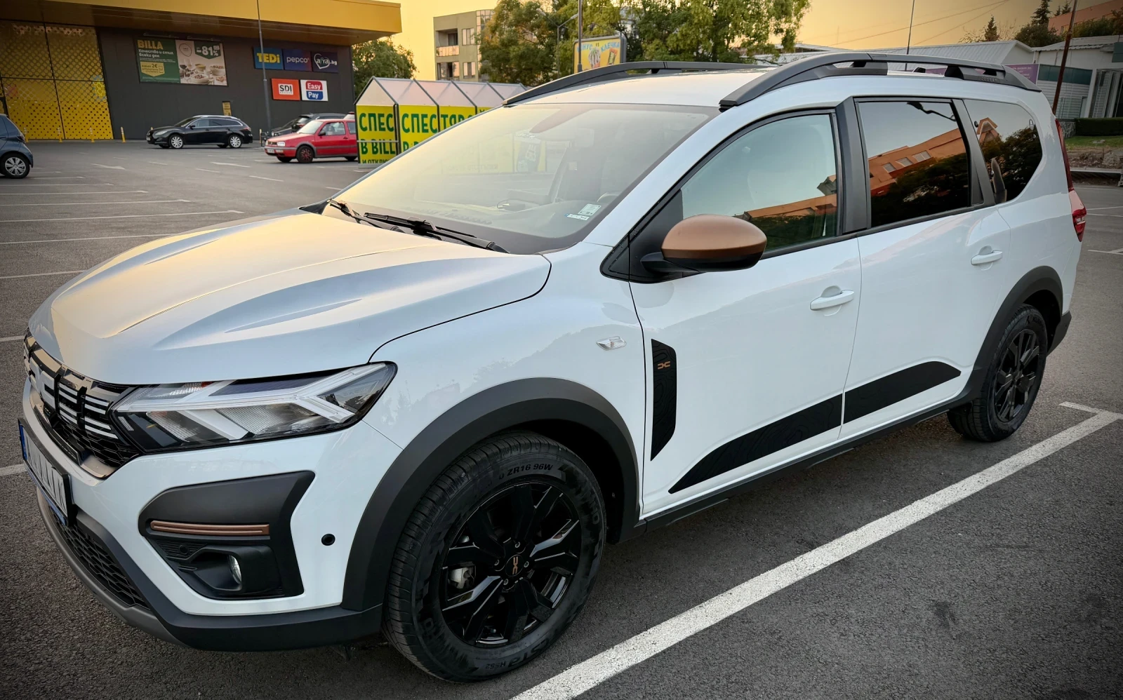 Dacia Jogger Хибрид, УДЪЛЖЕНА ГАРАНЦИЯ, снимка 2 - Автомобили и джипове - 56200723