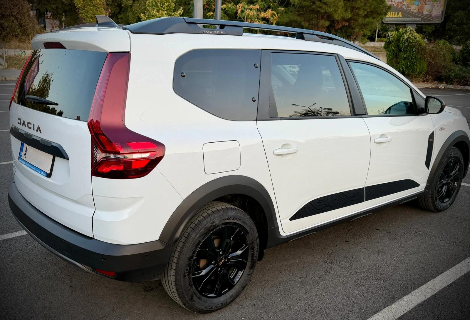Dacia Jogger Хибрид, УДЪЛЖЕНА ГАРАНЦИЯ, снимка 7 - Автомобили и джипове - 56200723