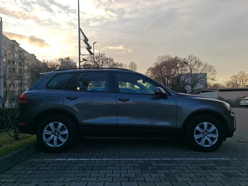 VW Touareg, снимка 5 - Автомобили и джипове - 48698097