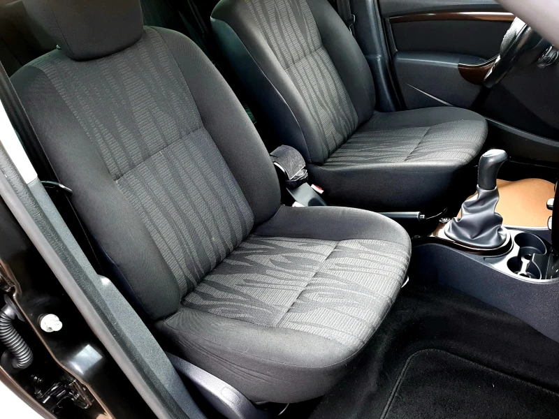 Dacia Duster 1.5ГАЗ-ИТАЛИЯ-LAUREATE ! , снимка 10 - Автомобили и джипове - 53264273