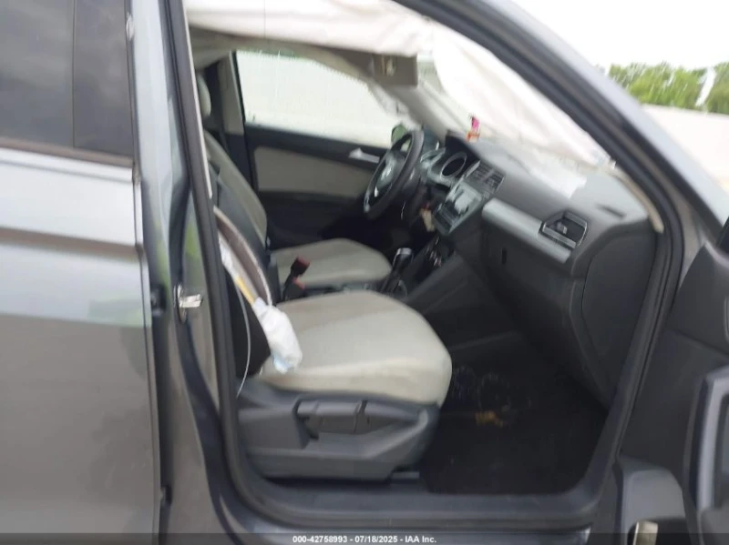 VW Tiguan 2l Volkswagen 2.0T S, снимка 5 - Автомобили и джипове - 53520226