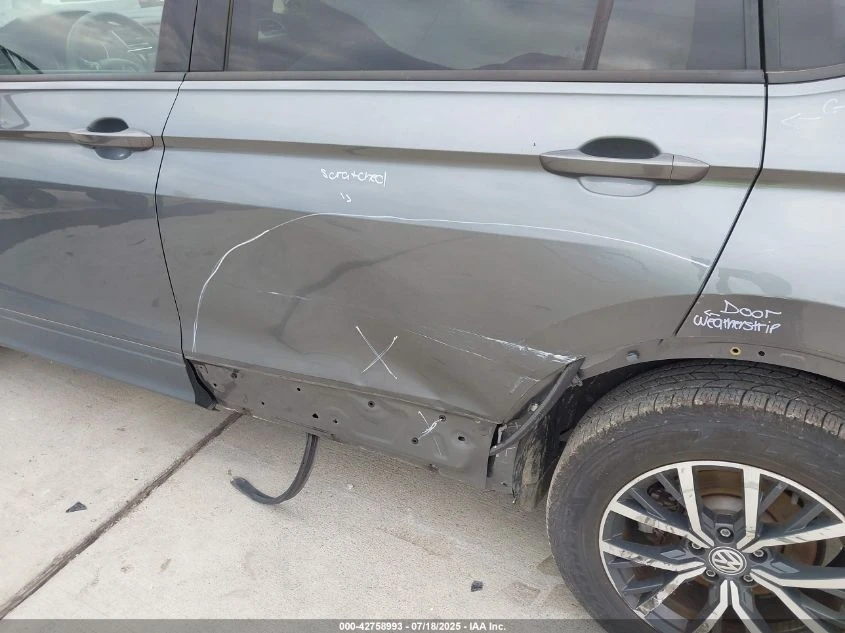 VW Tiguan 2l Volkswagen 2.0T S - изображение 6