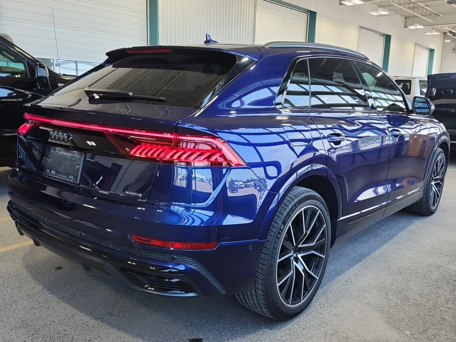 Audi Q8 TECHNIK * S LINE * CARFAX * ПАНОРАМА * , снимка 3 - Автомобили и джипове - 55328217