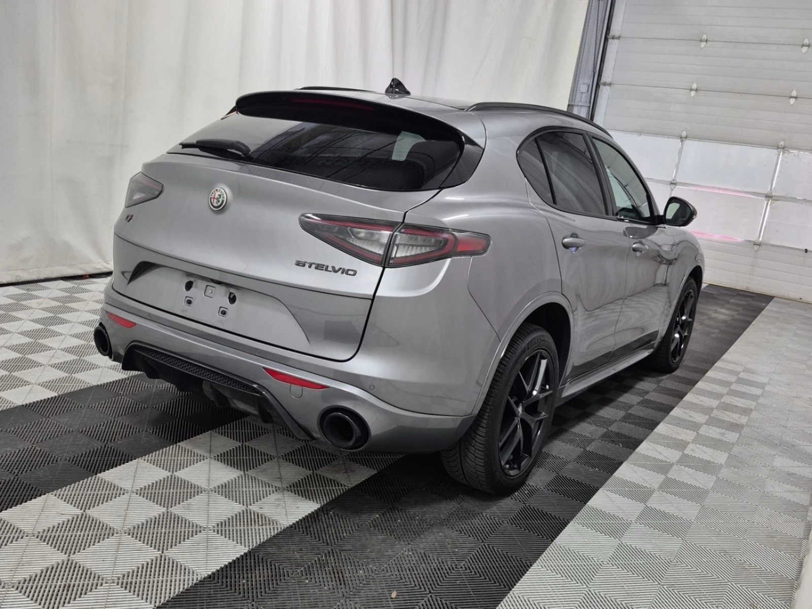 Alfa Romeo Stelvio TI SPORT* АвтоКредит* (ЦЕНА ДО БГ), снимка 4 - Автомобили и джипове - 56203117