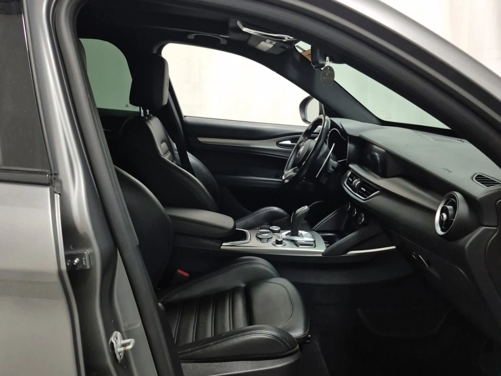Alfa Romeo Stelvio TI SPORT* АвтоКредит* (ЦЕНА ДО БГ), снимка 10 - Автомобили и джипове - 56203117