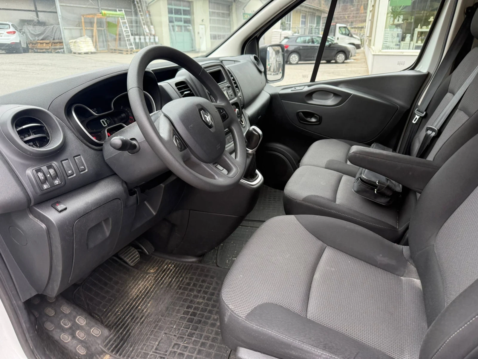 Renault Trafic 2.0 170  | Mobile.bg   16