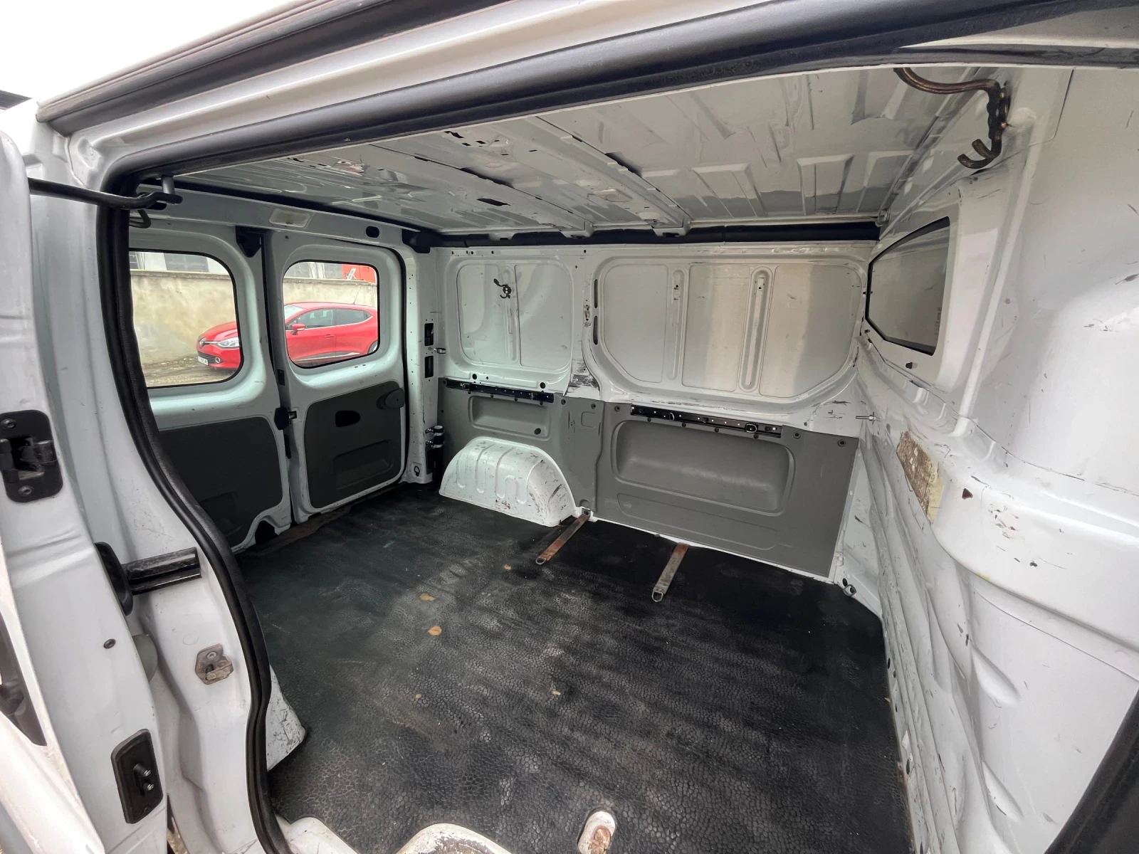 Opel Vivaro 2.0 cdti 115hp, снимка 8 - Бусове и автобуси - 54153768