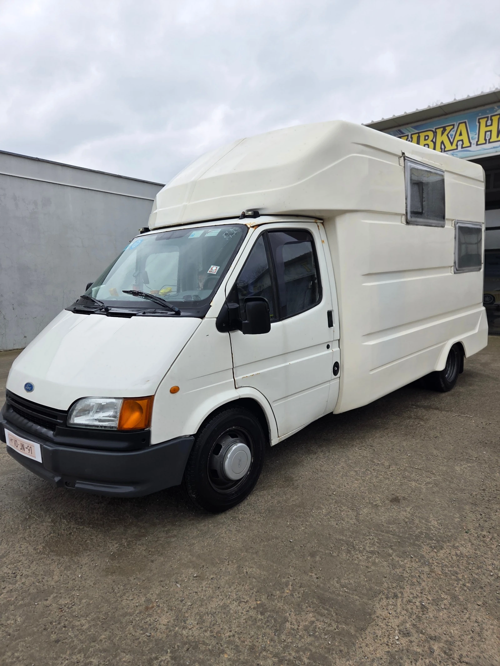 Кемпер Ford Transit 2.5D Majestic Van